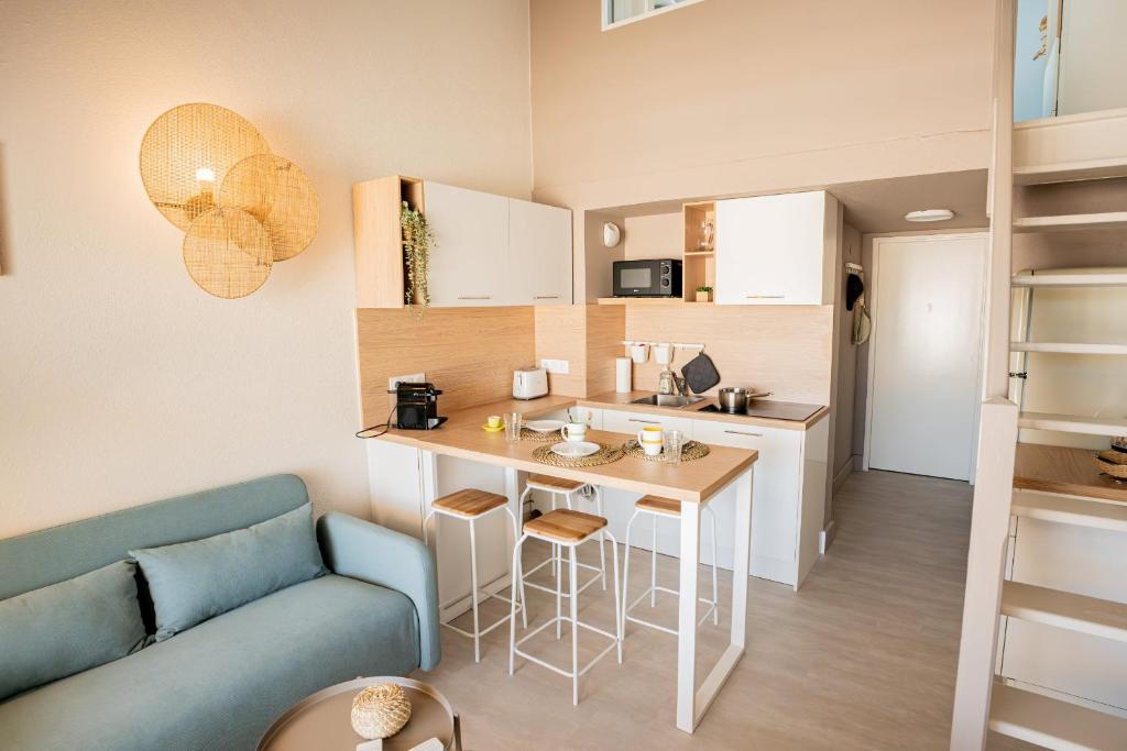 T3 renové avec terrasse à deux pas des plages - 5
