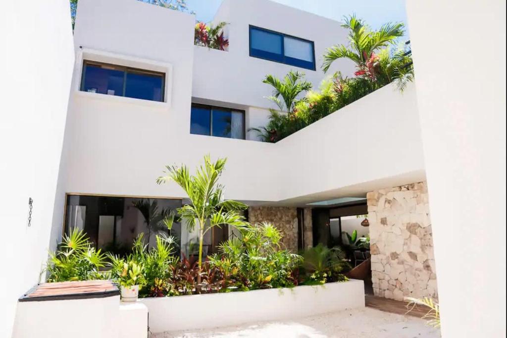 Huge 10BR Luxury Villa complex with Private Pool & Serene Setting - 4