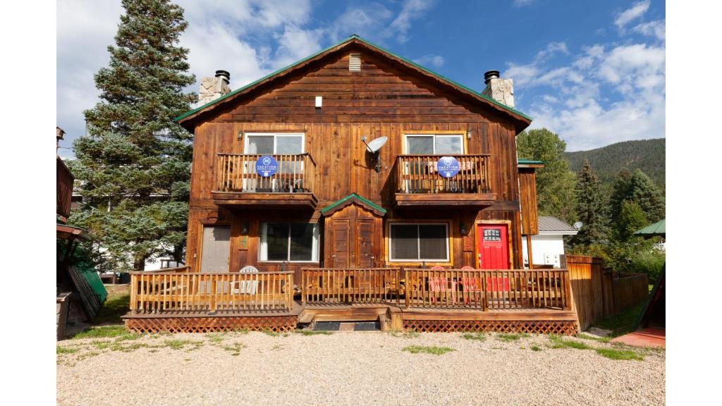 Claim Jumper A-Frame 3 - WiFi - Cable - Hot Tub - Washer - Dryer - Wood Burning Fireplace, Red River