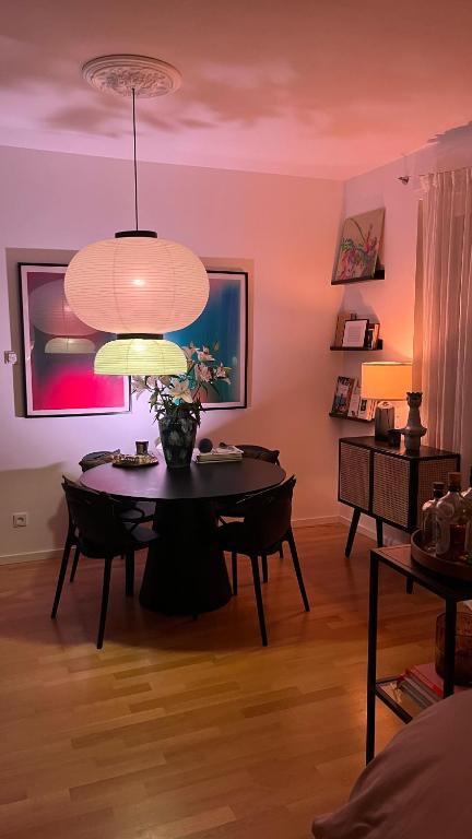 Modern & Cozy Apartment Münchner Freiheit with Balcony, Mnichov