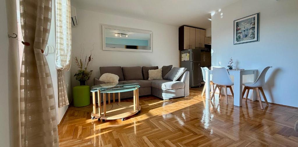 Riverside Apartment - 2
