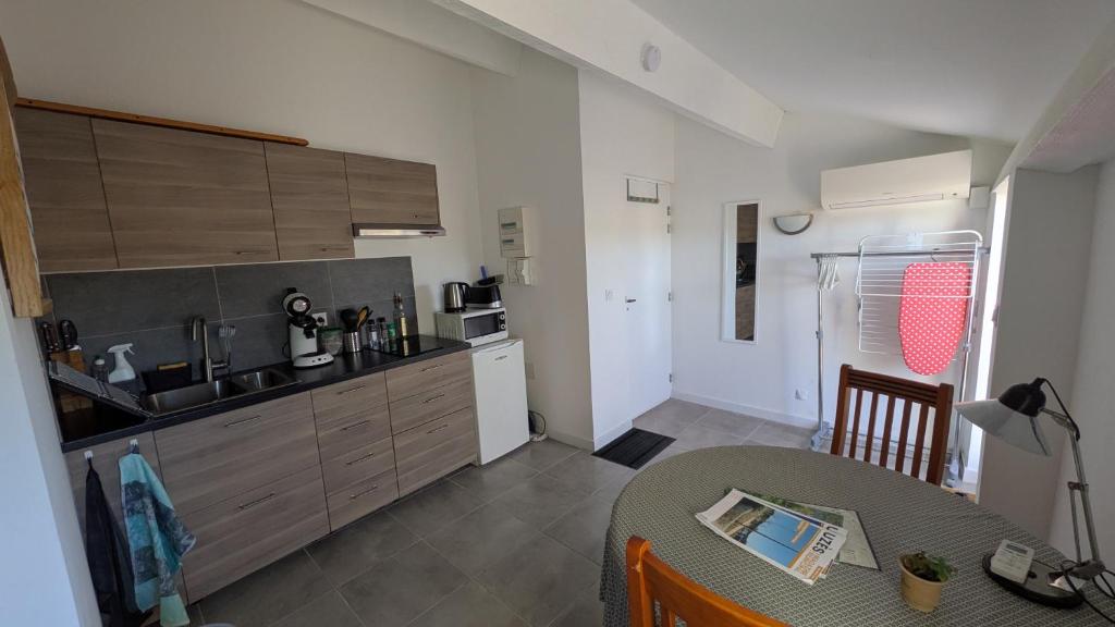 Studio avec balcon, Uzès