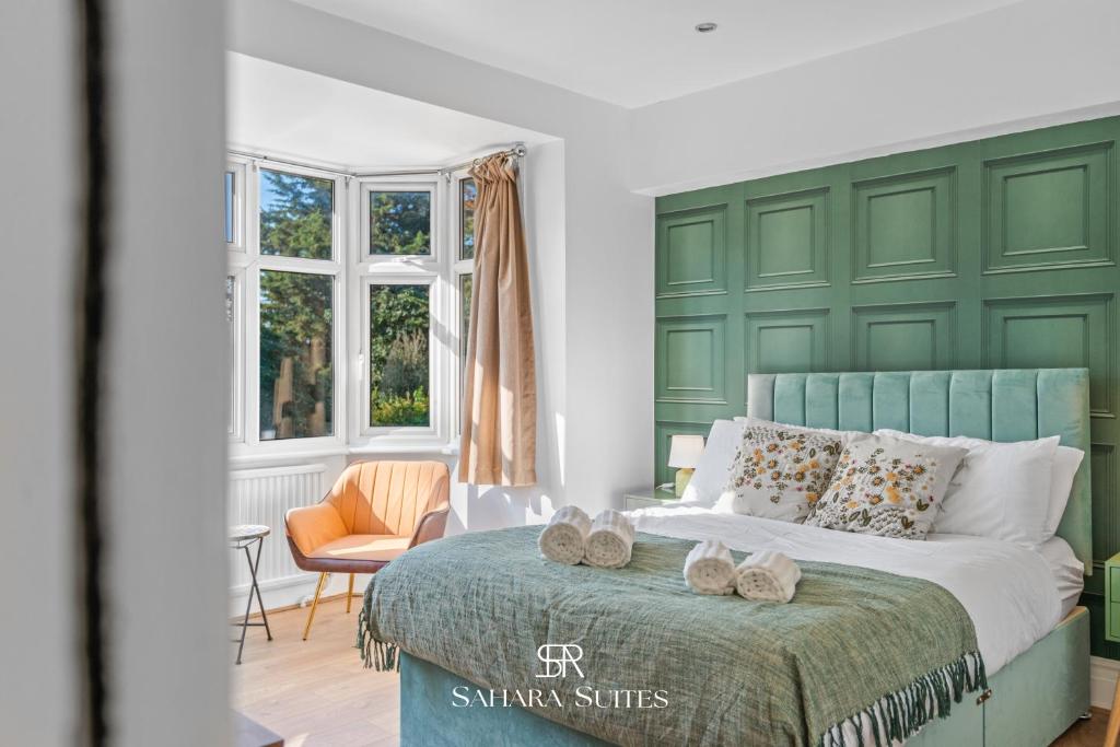 Luxury 6-Bed Ensuite - Sleeps 12 - Reading Centre - Monthly Stays - Driveway Parking, Earley