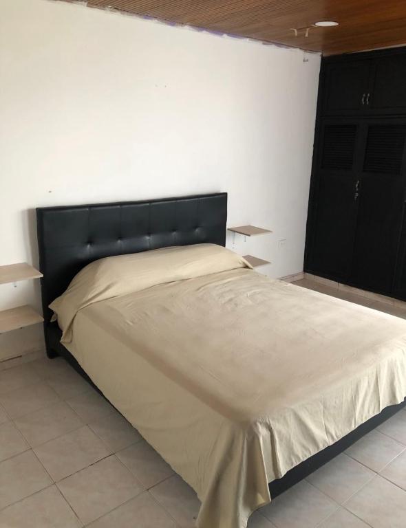 Habitacion con aire y baño privado - 1