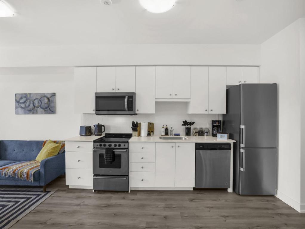 Stylish 1BR Condo in Prime Location with Parking and Wi Fi, Kitchener