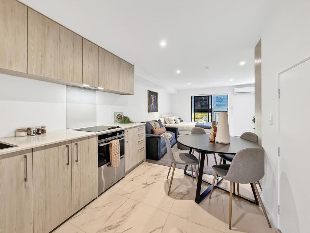 Cozy Studio with Private Yard in Christchurch CBD, Linwood