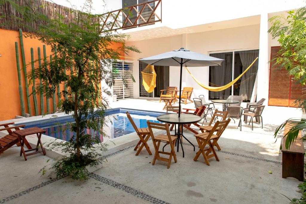 CASA GUAJE 5min to Beach Bacocho and Coral 3Floor House 6 Bedrooms all with AC 8 beds up to 16 Guests Wifi starlink - 4