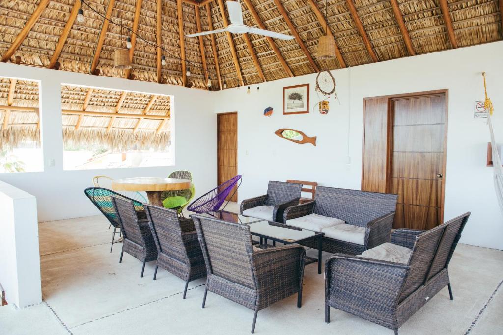 CASA GUAJE 5min to Beach Bacocho and Coral 3Floor House 6 Bedrooms all with AC 8 beds up to 16 Guests Wifi starlink - 5
