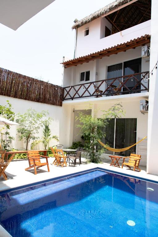CASA GUAJE 5min to Beach Bacocho and Coral 3Floor House 6 Bedrooms all with AC 8 beds up to 16 Guests Wifi starlink - 1