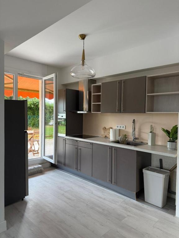 Beautiful 3 bedroom apartment with nice garden - 4