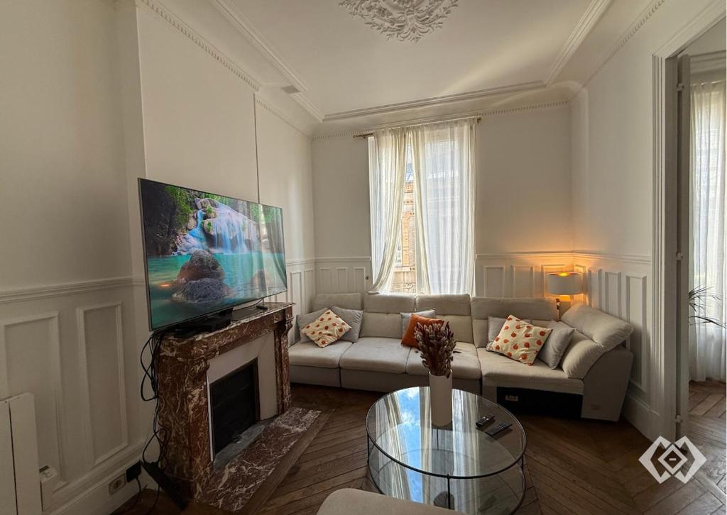 Élégant appartement haussmannien en hypercentre - 1