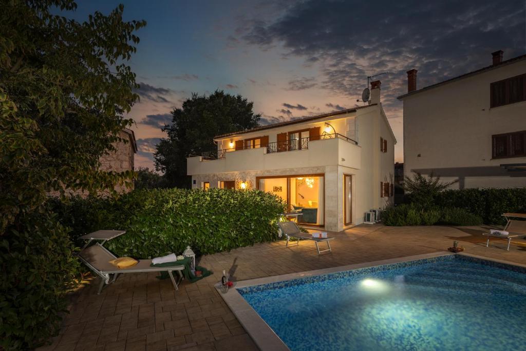 Villa Mare With Private Pool And Garden - Happy Rentals, Malinska