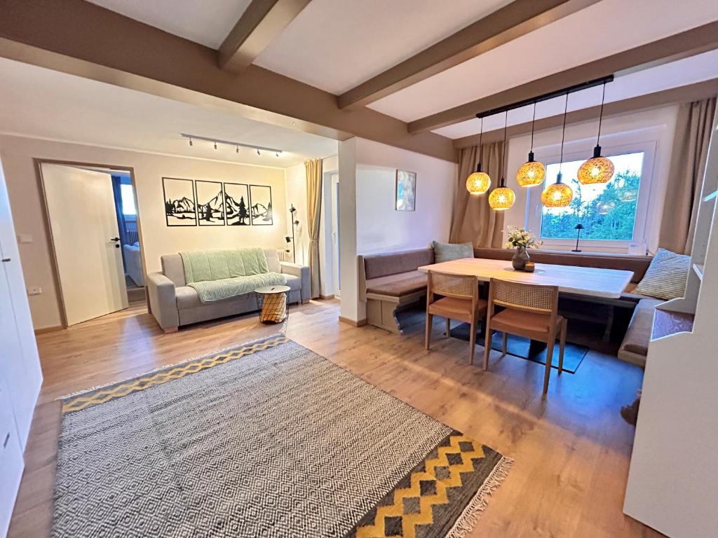 Appartement WOLKE7 byTILLY - Familienfreundliches Alpenzuhause mit Hallenbad, Balkon & Panoramablick hoch oben auf der Gerlitzen - 4