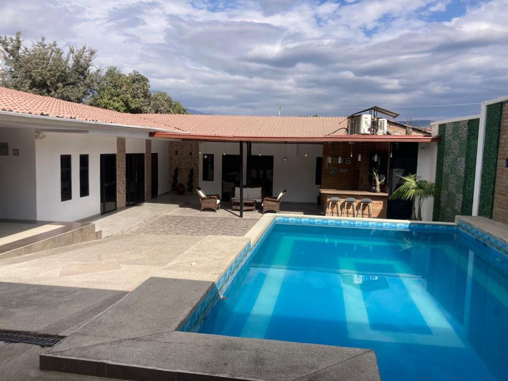 Amazing home with outdoor space, Pool and Parking, Macará