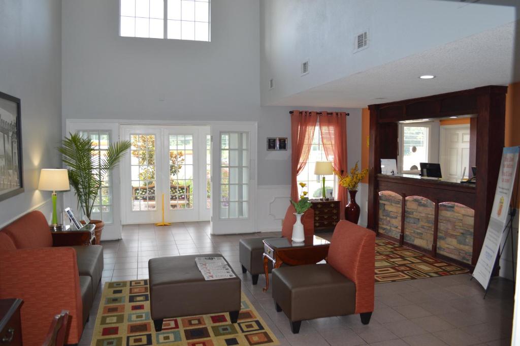 Super 8 By Wyndham Alexander City photo