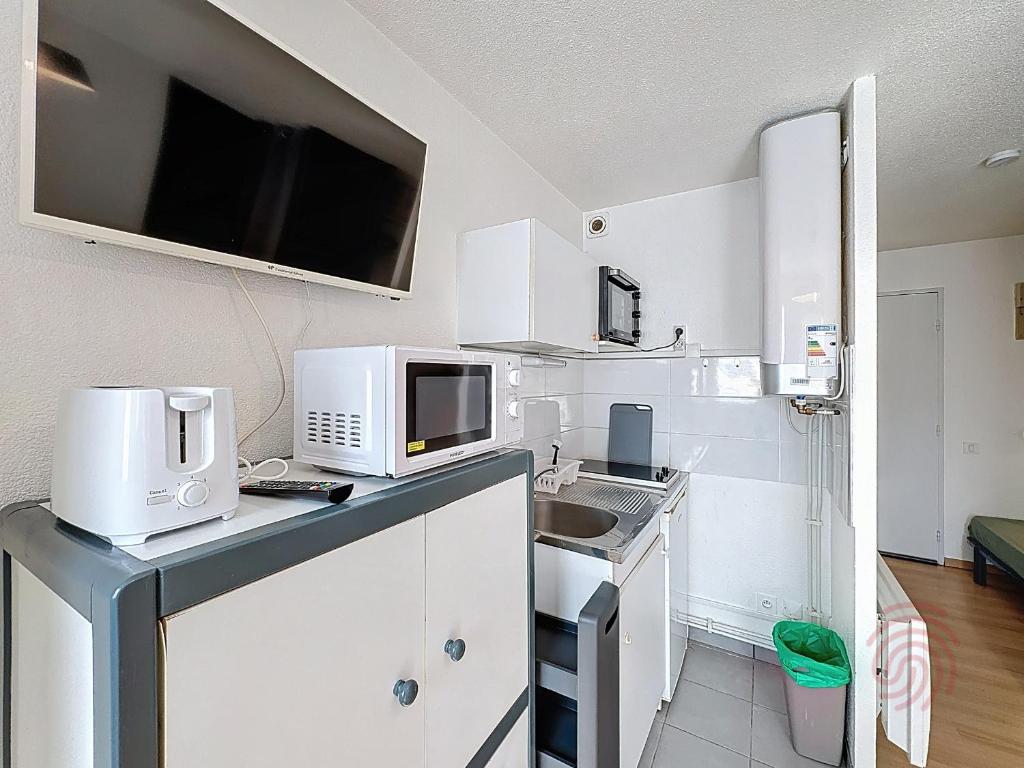 Studio lumineux proche centre-ville de Lamalou, Wifi, balcon - 3