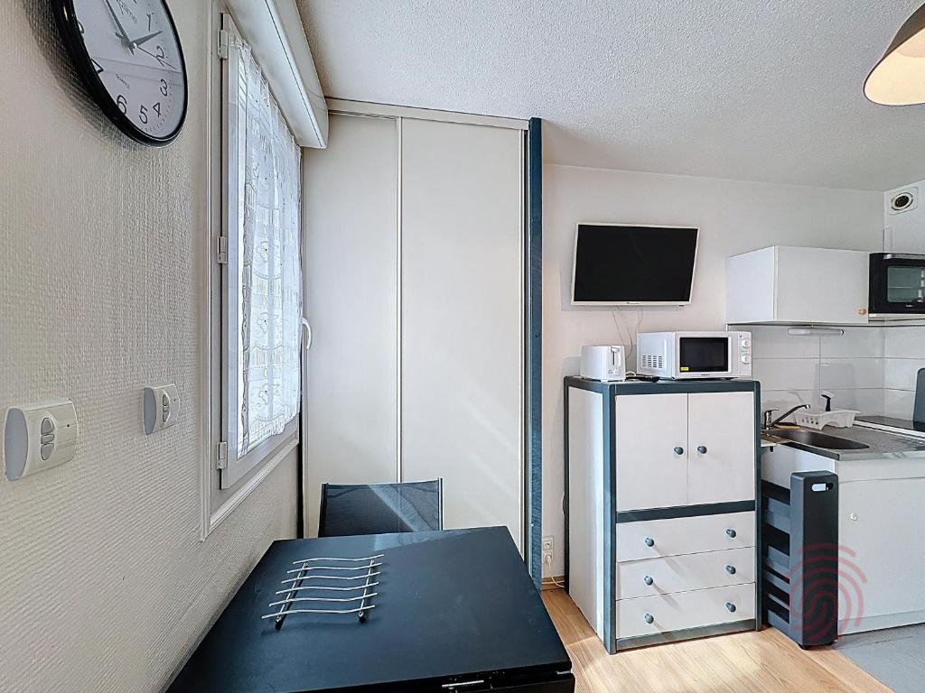 Studio lumineux proche centre-ville de Lamalou, Wifi, balcon - 4