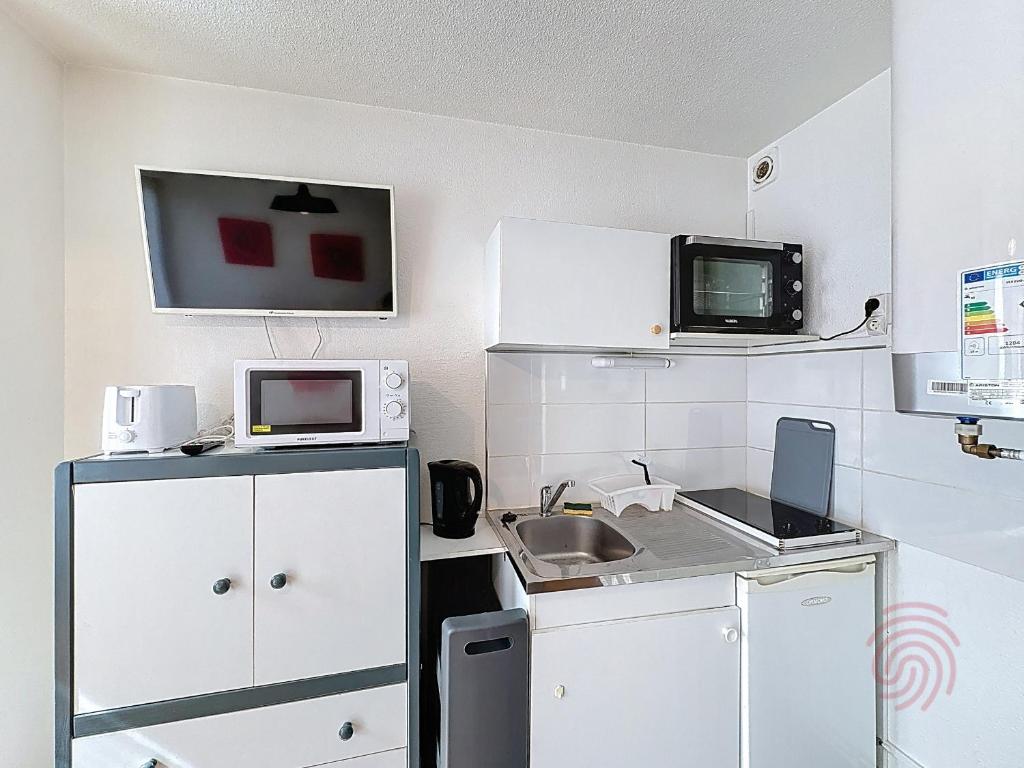 Studio lumineux proche centre-ville de Lamalou, Wifi, balcon - 5