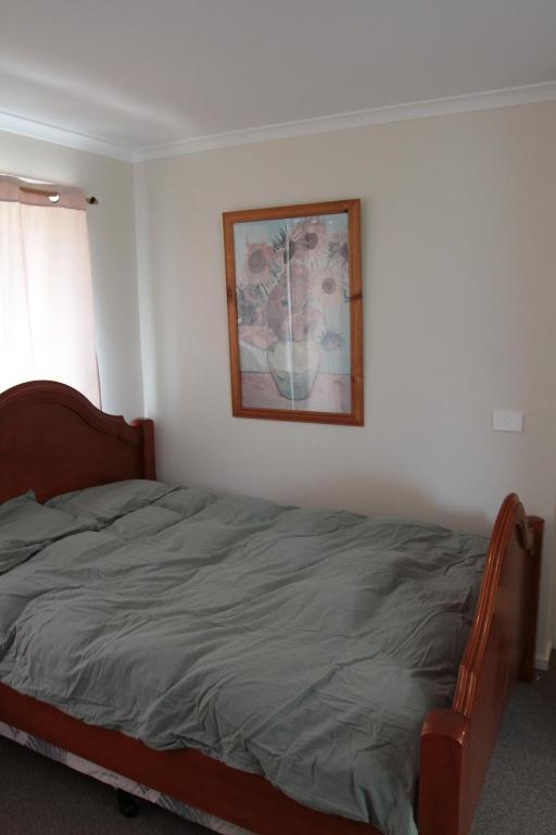 Cottage room with ensuite and kitchenette, Malmsbury