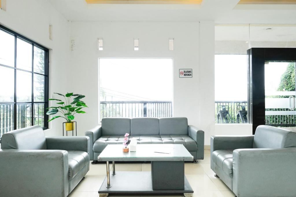 Facilities, RedDoorz near Taman Rekreasi Selecta in Malang