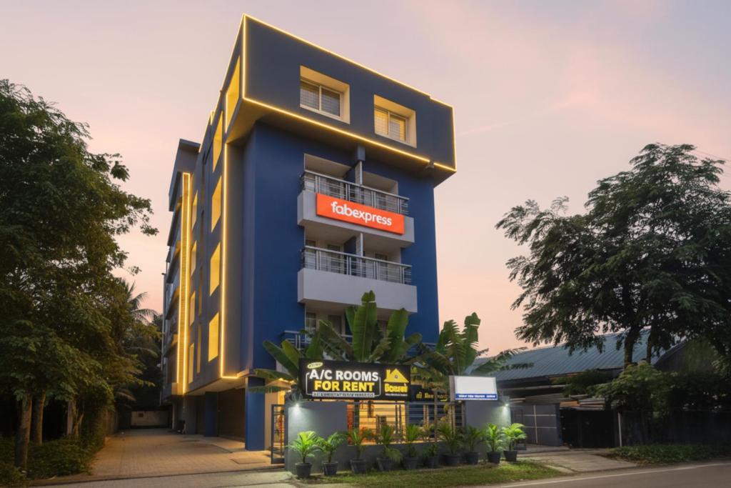 FabExpress B Zone - Nr US Consulate, Čennaí