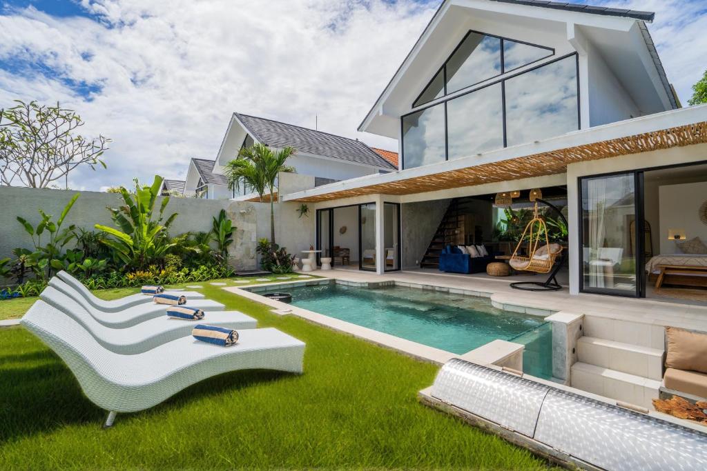 Suns Up - 3BR Villa in Kerobokan, Kerobokan