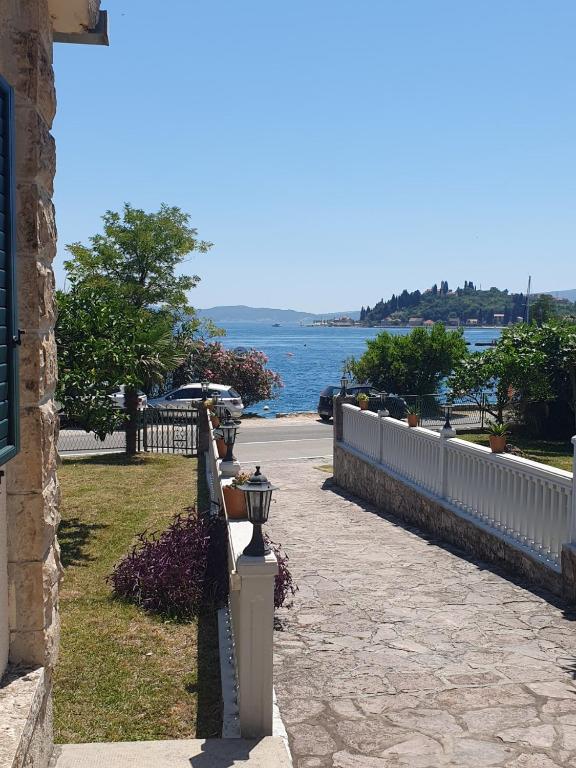 Apartmani Ana Kamenari