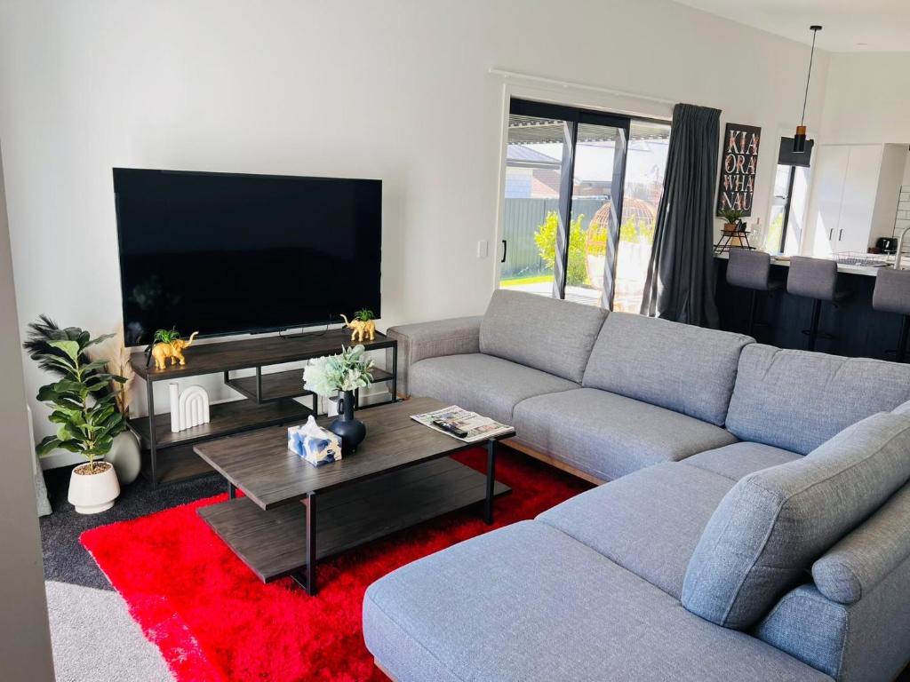 Taksh's Palace, Cromwell