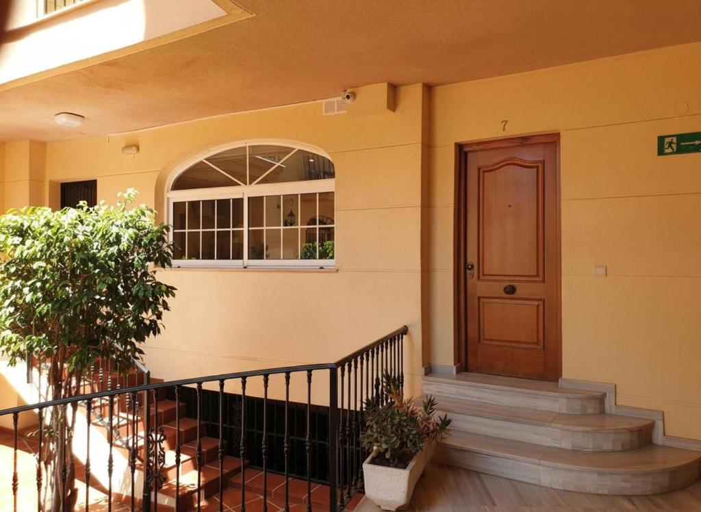 Newly Refurbished Luxury 3 Bed Duplex Apartment - 2
