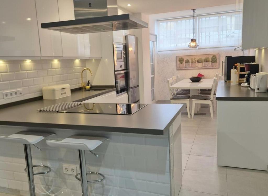 Newly Refurbished Luxury 3 Bed Duplex Apartment - 4