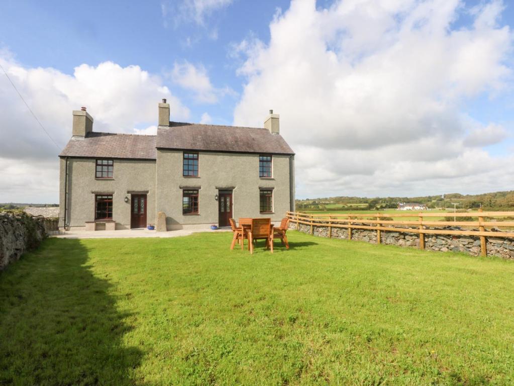 Trefor Ganol, Pentraeth