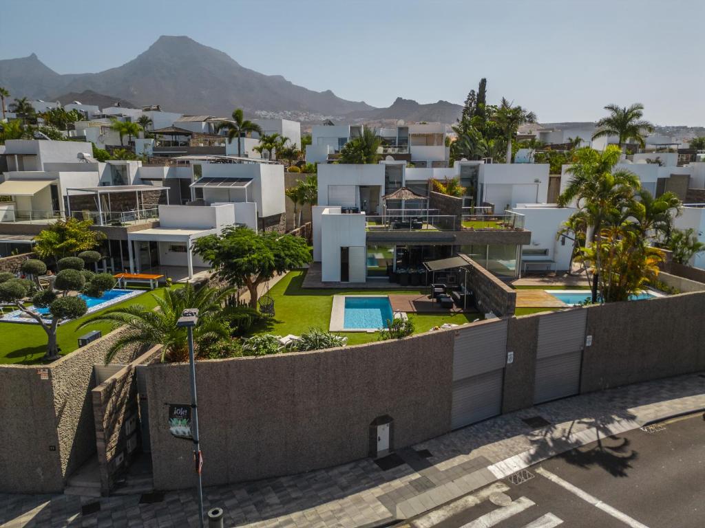 Villa Playa del Duque, Costa Adeje by Paramount Holidays - 3