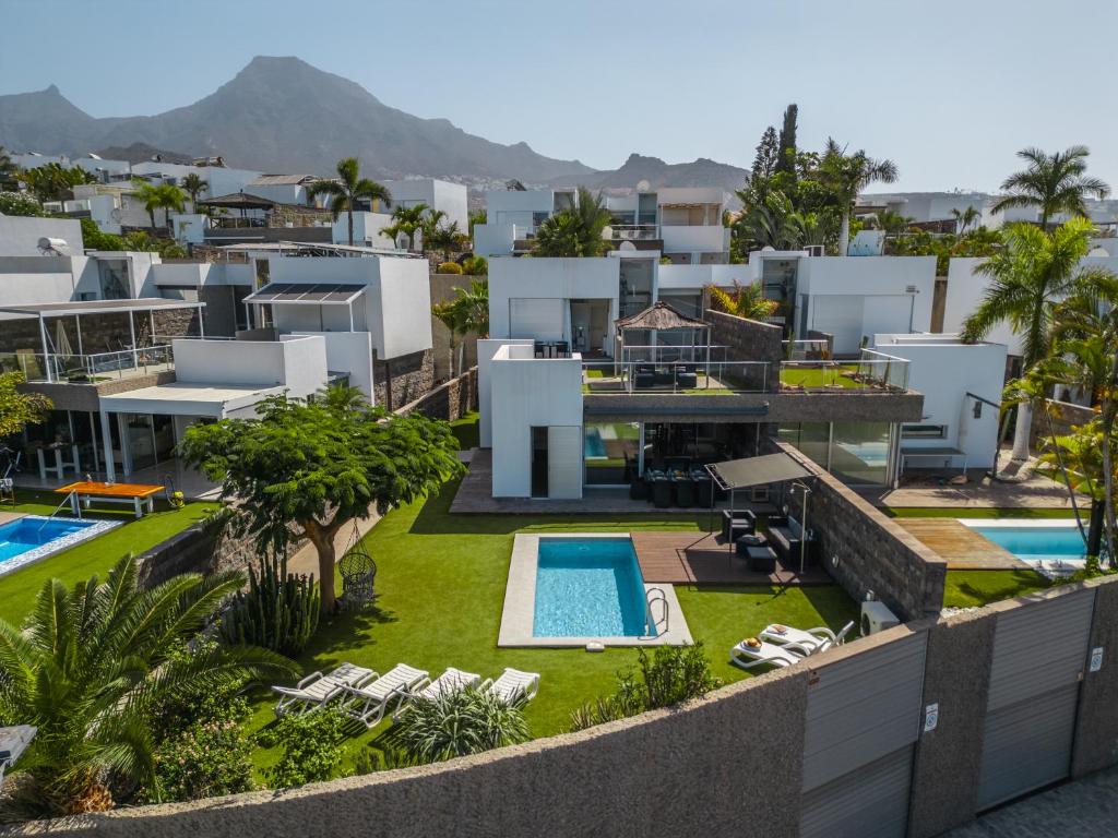 Villa Playa del Duque, Costa Adeje by Paramount Holidays - 2