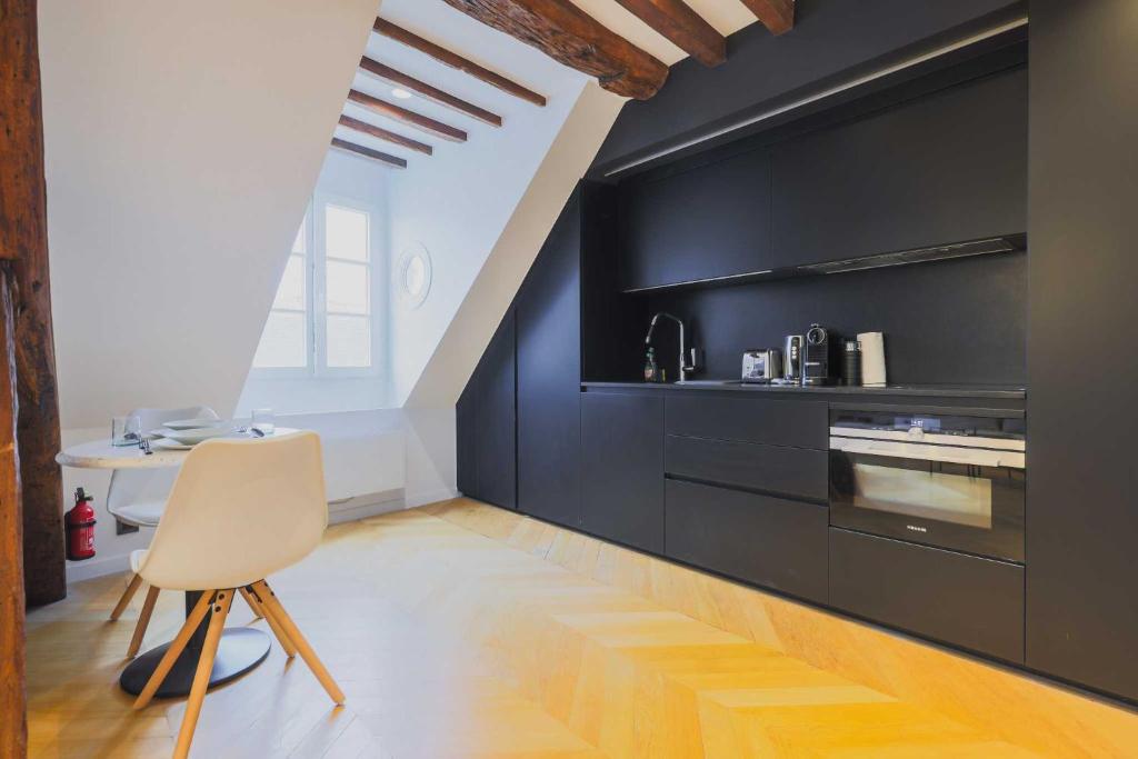 Modern flat -1BR-2P- in the heart of the Marais - 3