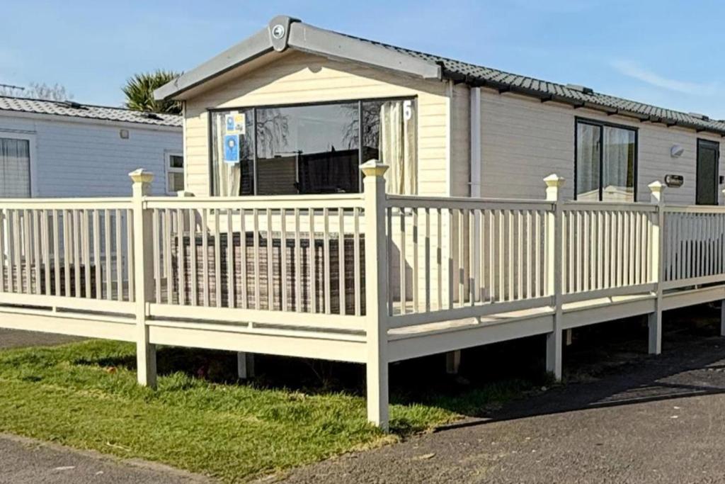 Southview Park- Family Caravan- Sleeps 6- Parking, Winthorpe