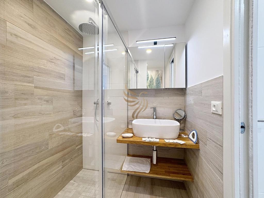 Serenity Getaway–4 people–WiFi–Terrace–Garage - 5