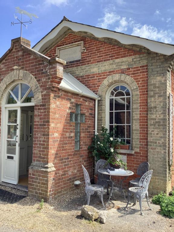 Basils Bolthole, Darsham