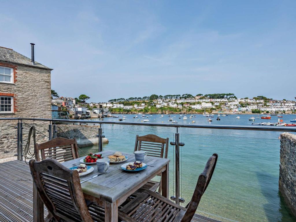 2 Bed in Polruan PC074, Fowey