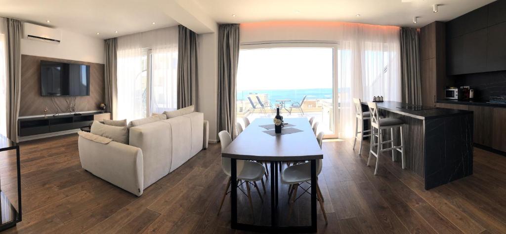 Horizon Two bedroom Penthouse with Hot tub - 5