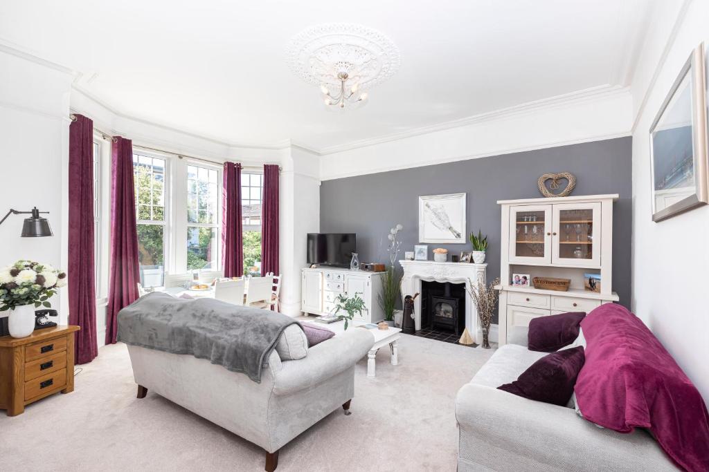 Luxury garden flat, 2-min walk to beach + parking, Bournemouth