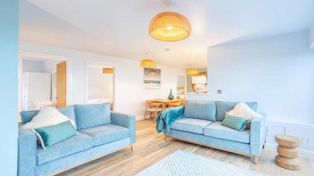 Family Haven with Hot Tub, Ilfracombe - photo 2