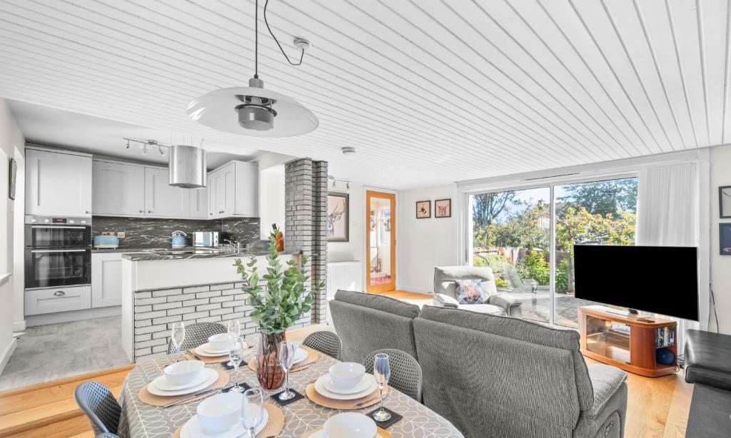 The Albatross, Panbride