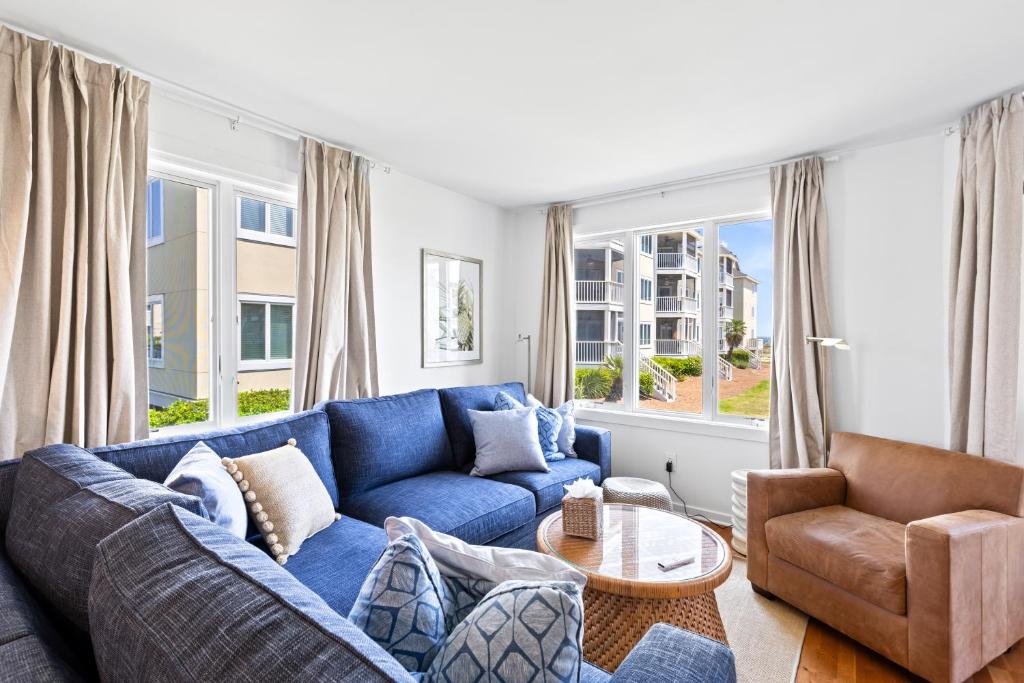 Tidewater H104 - Beach Walkout! Ocean! Pool!, Isle of Palms