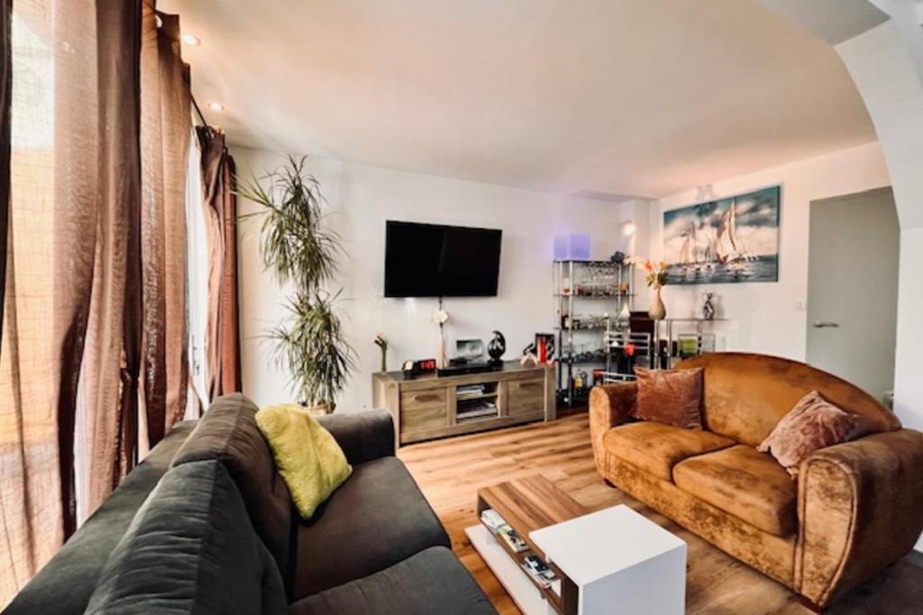 Spacious house in La Rochelle near the beaches, Vautreuil