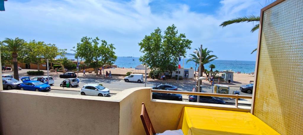 Charming beachfront studio in Fréjus Plage - 3