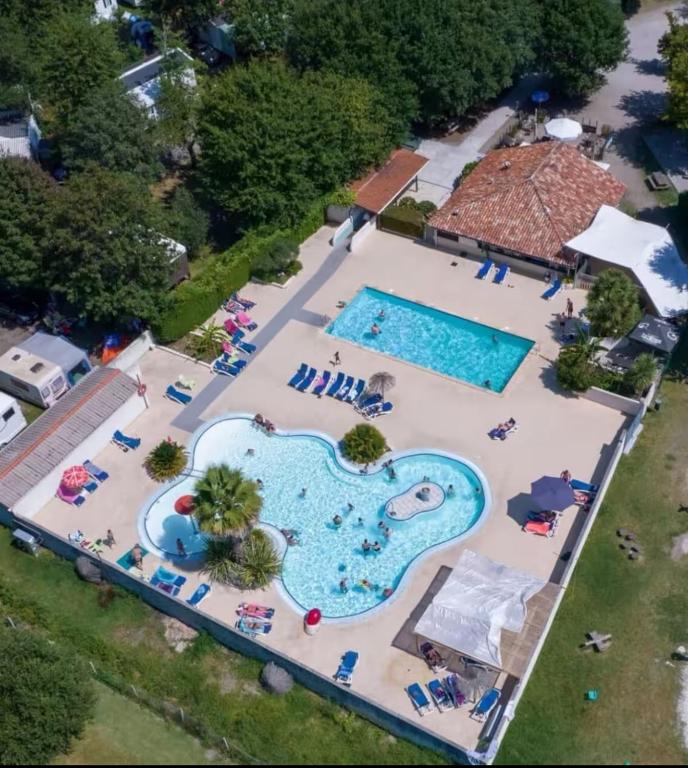 Les bruyères 58 - Mobil home dans camping familial piscine chauffée - wifi, Sainte-Eulalie-en-Born