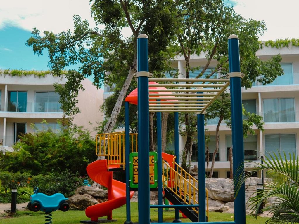 Stylish Playacar Condo with Balcony & Pool - 5