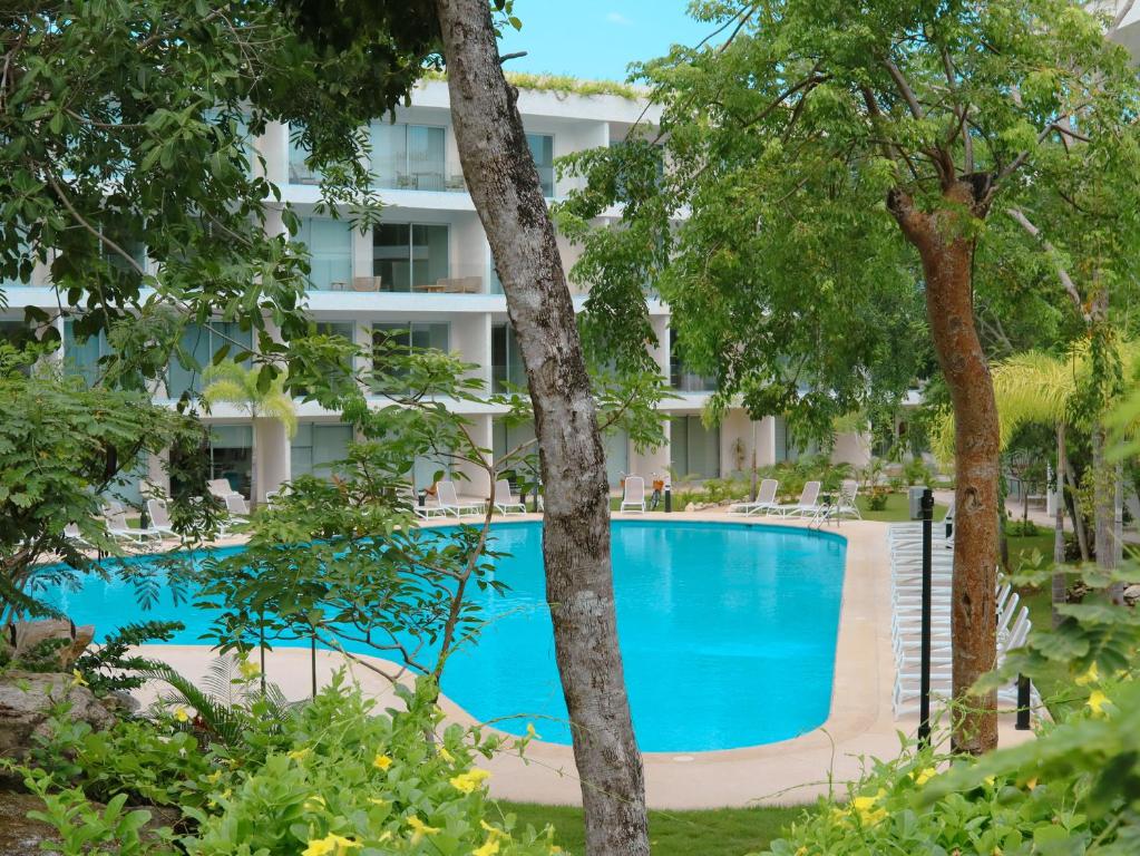 Stylish Playacar Condo with Balcony & Pool - 2