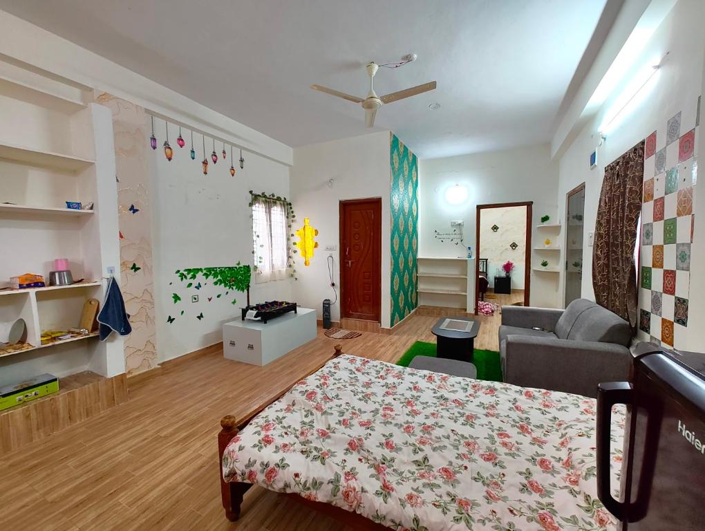 A Nest by Divyachandan, Haidar Sāhibgūda