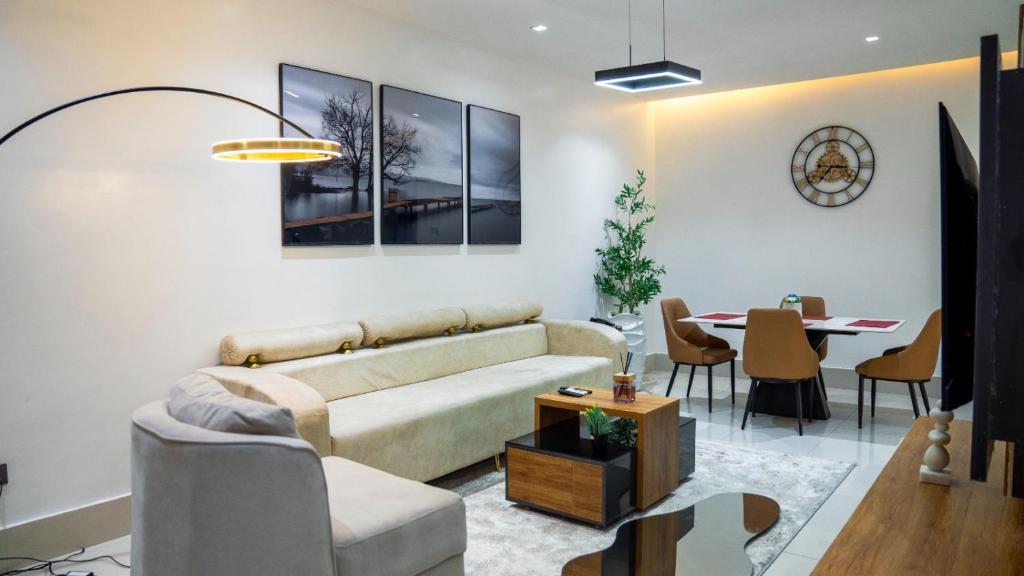 Center Point Apartment 3, Abudža